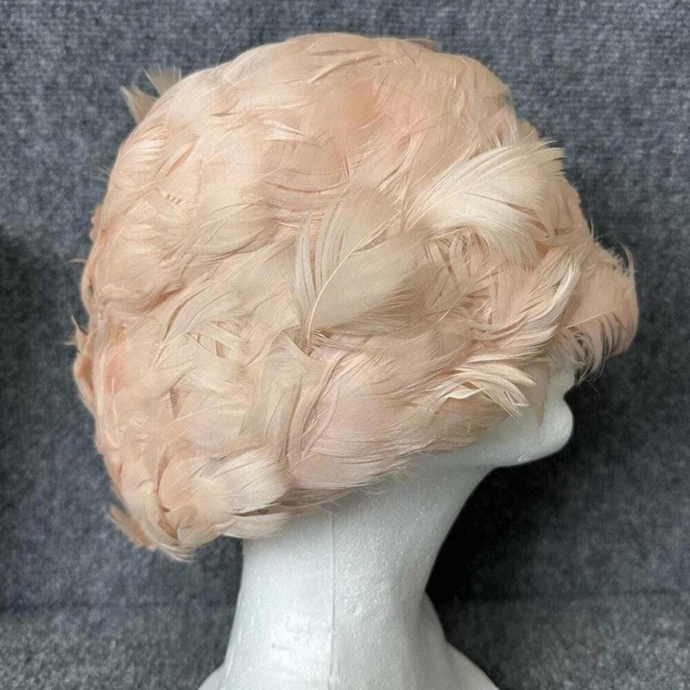1920s Vintage Eastern European Peach Feather Flapper Cloche Hat